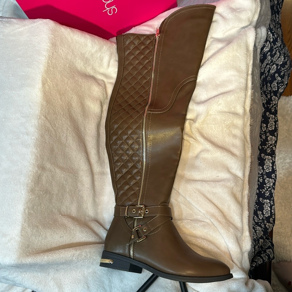 Flat Boots
